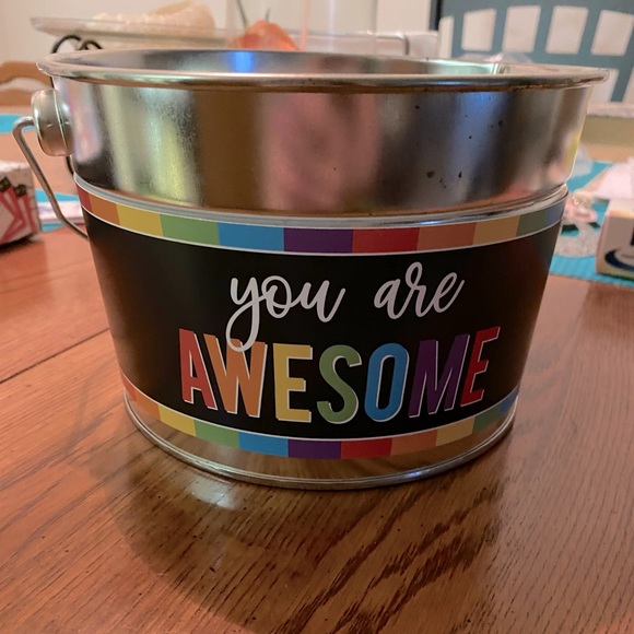 “You are awesome” tin bucket - Picture 1 of 2